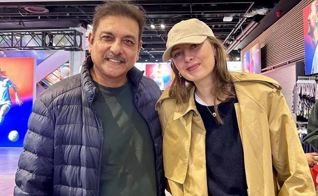 Ravi Shastri shares photo with Maria Sharapova